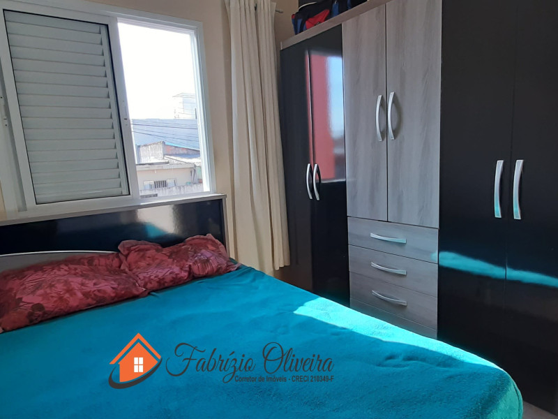 Apartamento com dois dormitórios, um banheiro.