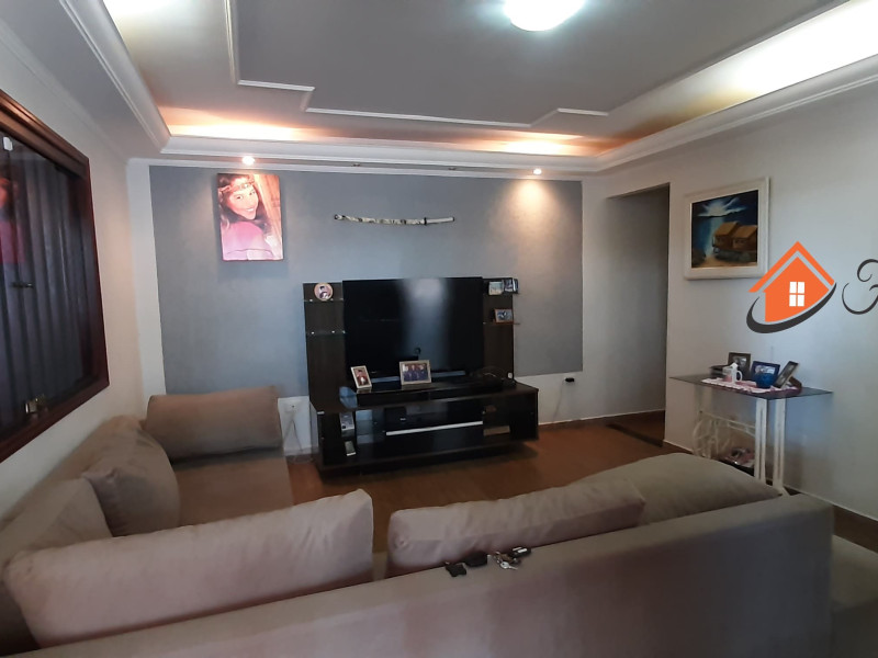 Casa Terrea com três dormitórios , três banheiros 