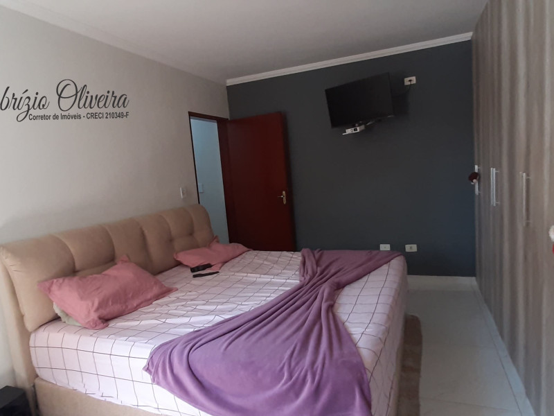 Casa Terrea com três dormitórios , três banheiros 