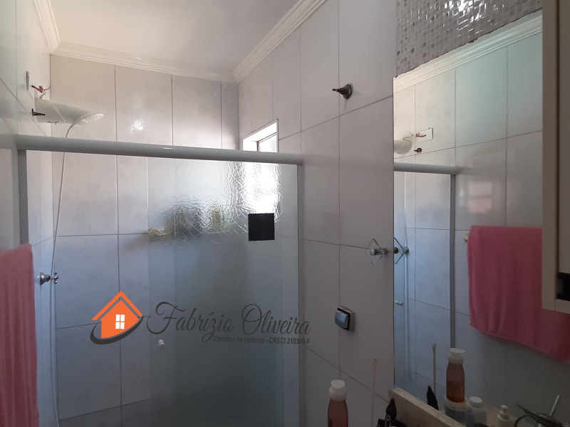 Casa Terrea com três dormitórios , três banheiros 