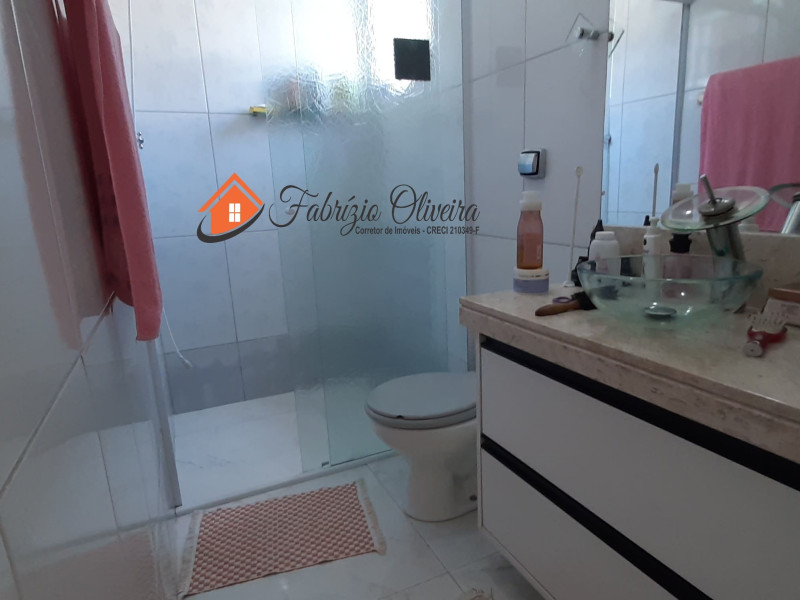 Casa Terrea com três dormitórios , três banheiros 