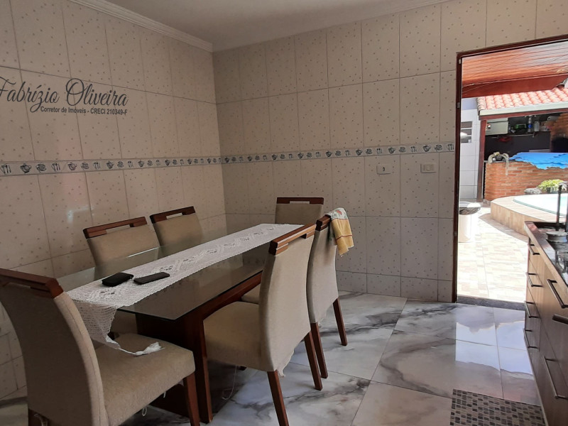 Casa Terrea com três dormitórios , três banheiros 