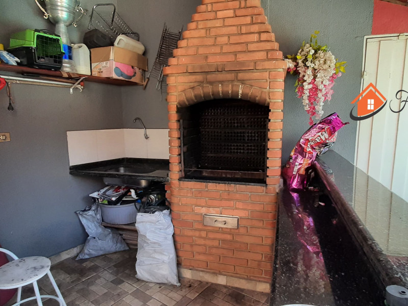 Casa Terrea com três dormitórios , três banheiros 