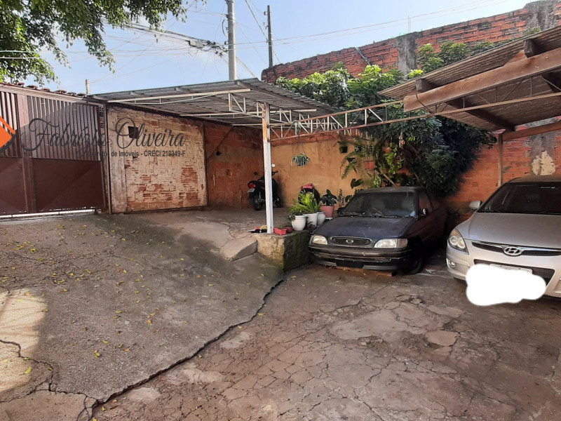 Casa com três dormitórios, duas Edicula