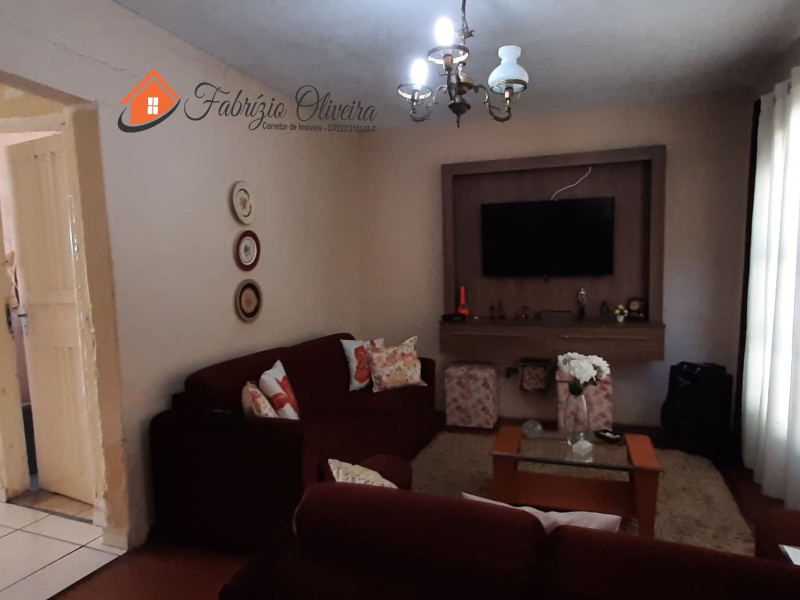 Casa com três dormitórios, duas Edicula