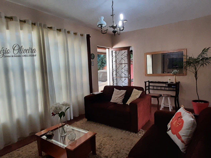 Casa com três dormitórios, duas Edicula