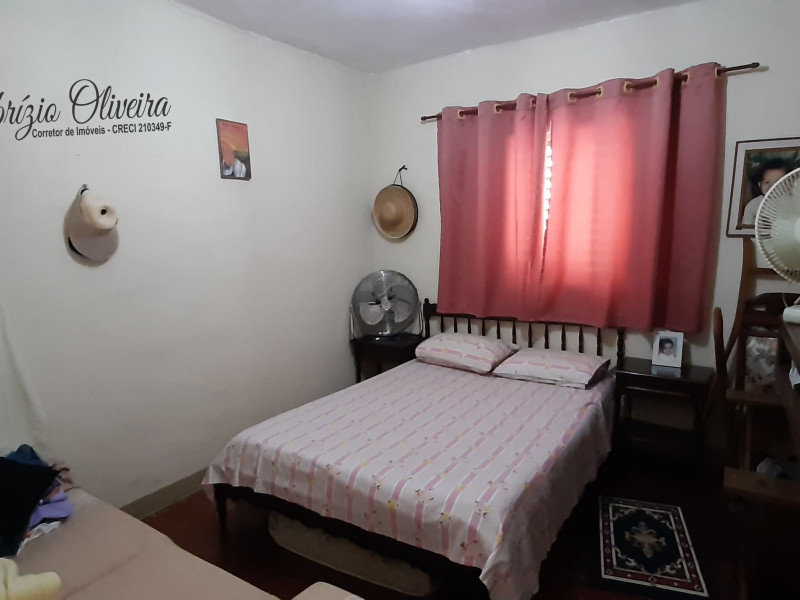 Casa com três dormitórios, duas Edicula