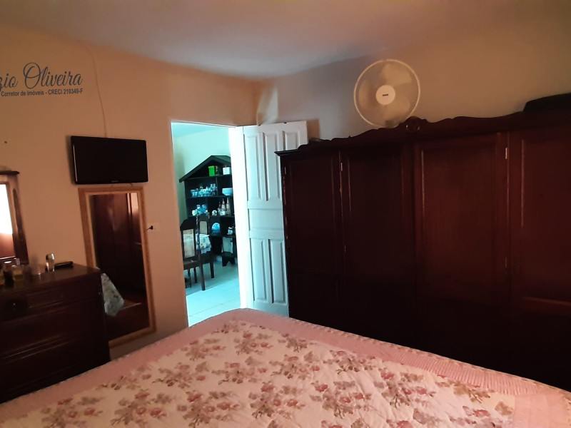 Casa com três dormitórios, duas Edicula