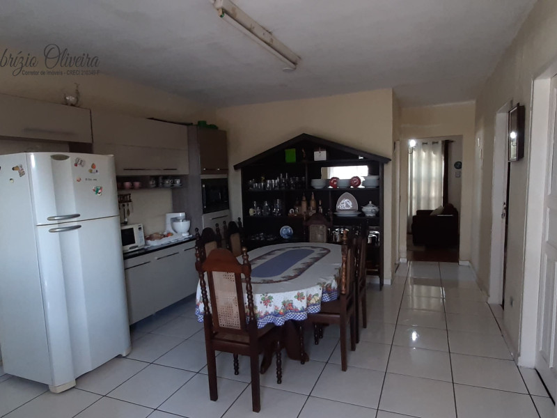 Casa com três dormitórios, duas Edicula