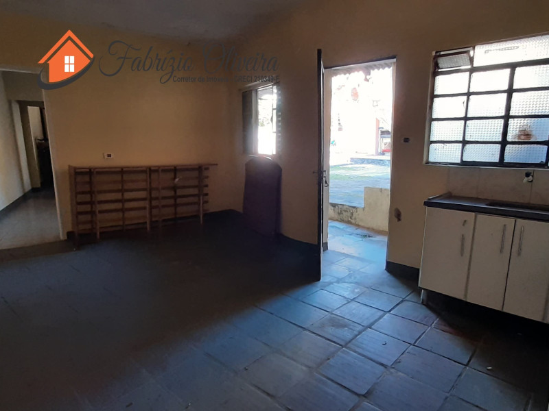 Casa com três dormitórios, duas Edicula