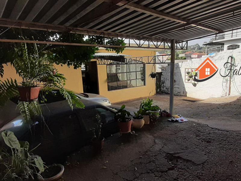 Casa com três dormitórios, duas Edicula