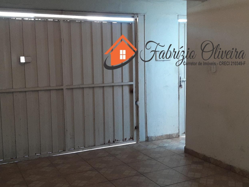 Sobrado com quatro dormitórios, três banheiros