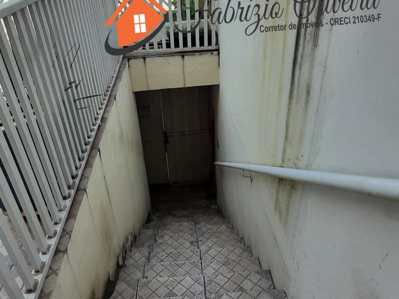 Sobrado com quatro dormitórios, três banheiros