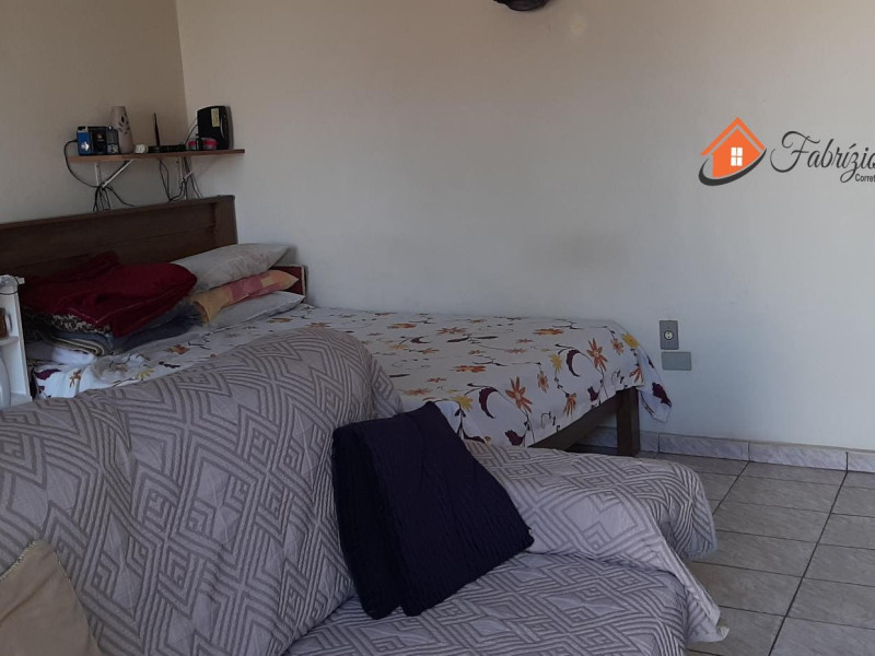 Sobrado com quatro dormitórios, três banheiros