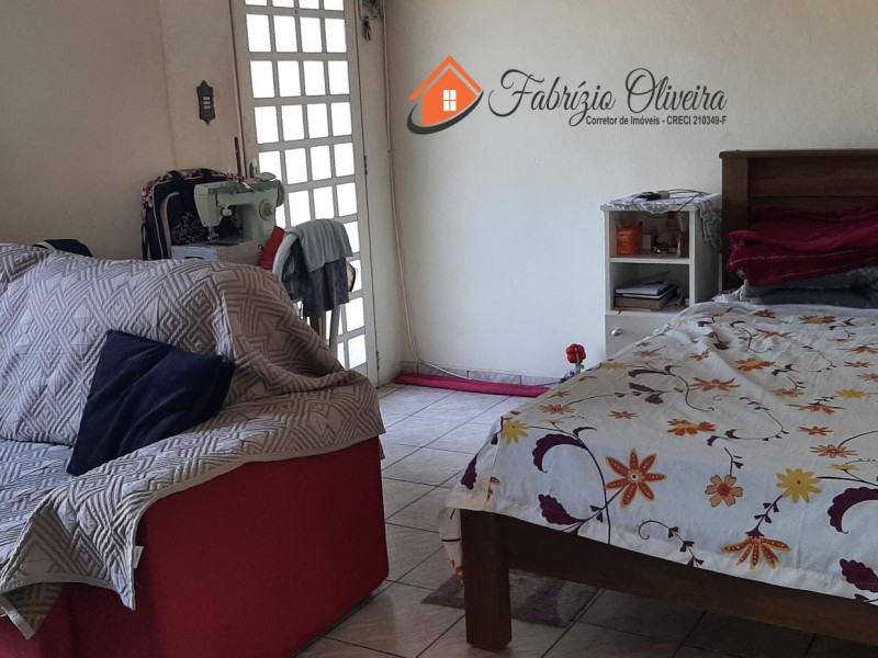 Sobrado com quatro dormitórios, três banheiros