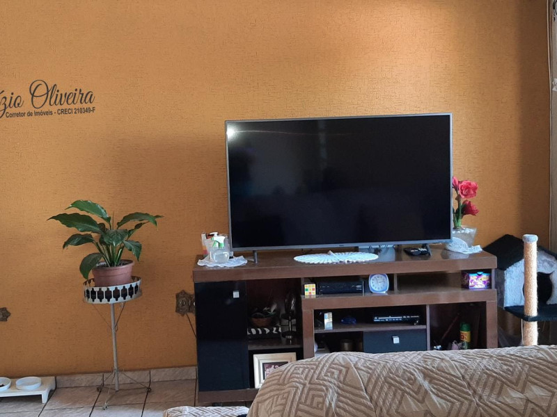 Sobrado com quatro dormitórios, três banheiros