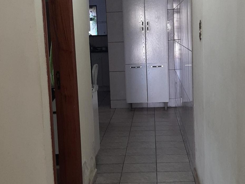 Sobrado com quatro dormitórios, três banheiros