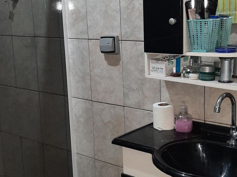 Sobrado com quatro dormitórios, três banheiros