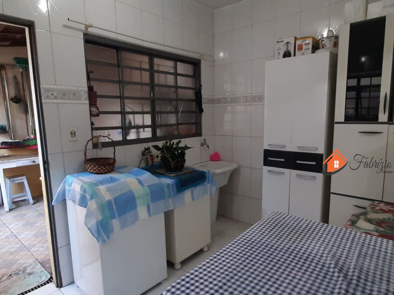 Sobrado com quatro dormitórios, três banheiros