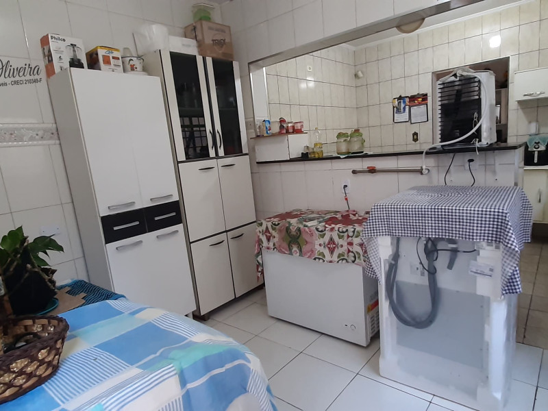 Sobrado com quatro dormitórios, três banheiros