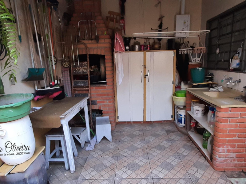 Sobrado com quatro dormitórios, três banheiros