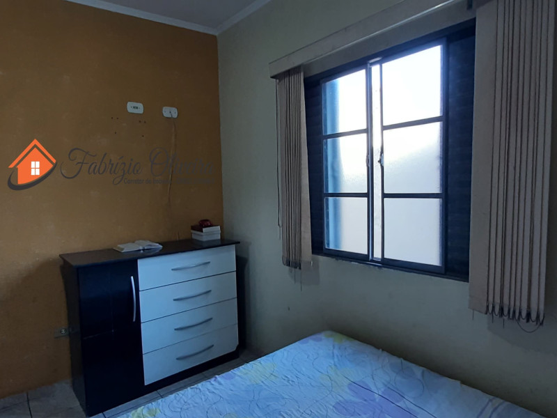 Sobrado com quatro dormitórios, três banheiros