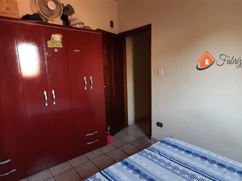 Sobrado com quatro dormitórios, três banheiros