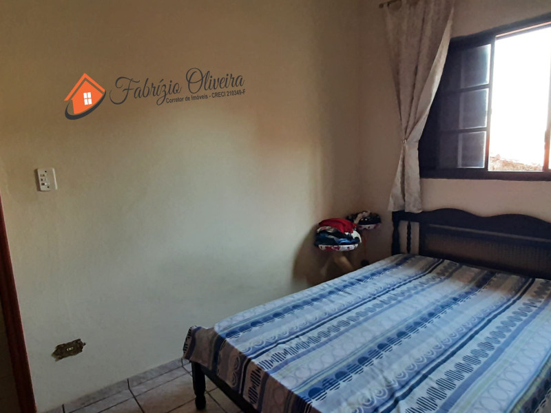 Sobrado com quatro dormitórios, três banheiros