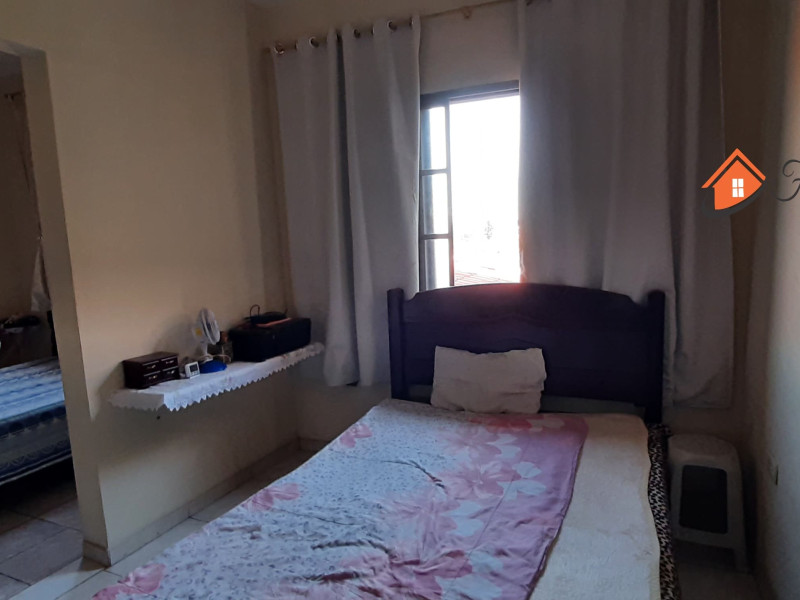 Sobrado com quatro dormitórios, três banheiros