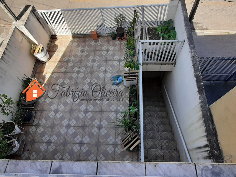 Sobrado com quatro dormitórios, três banheiros