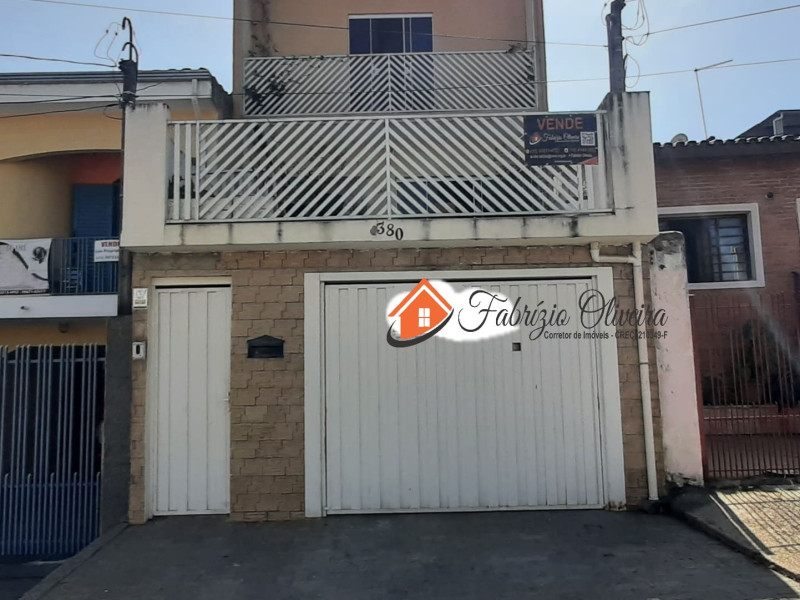 Sobrado com quatro dormitórios, três banheiros