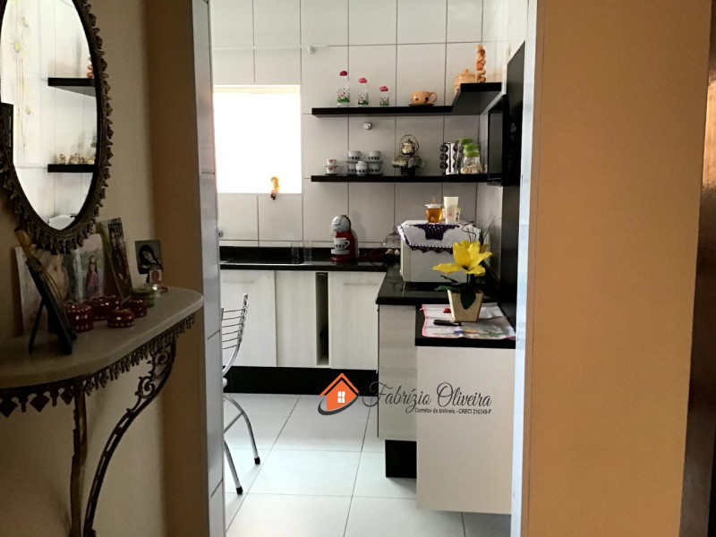 Casa com dois dormitórios, dois banheiros e uma Edicula