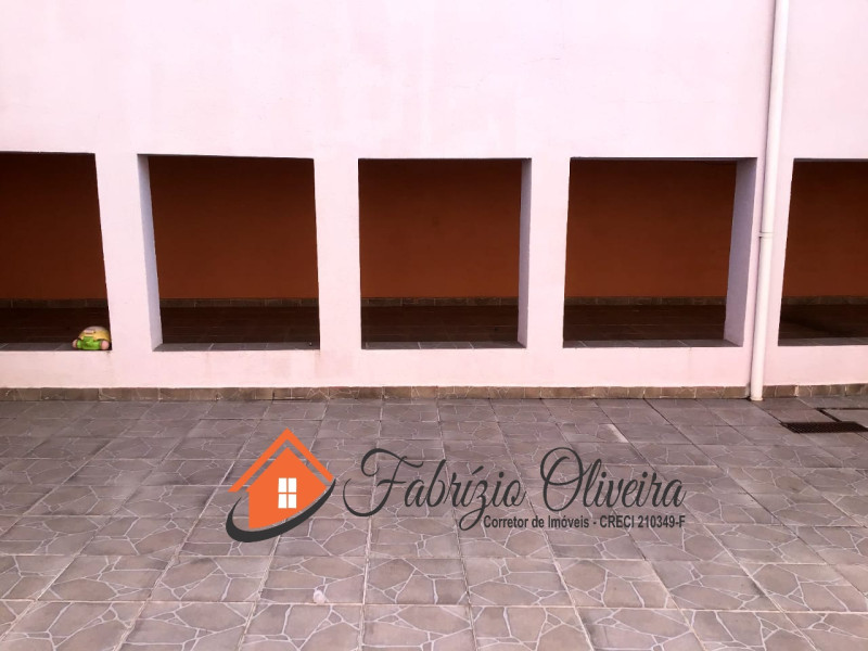 Casa com dois dormitórios, dois banheiros e uma Edicula