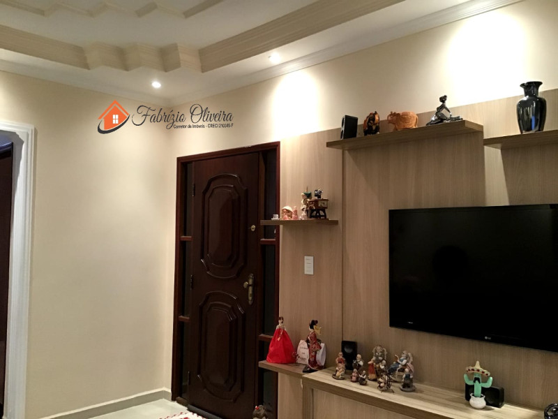 Casa com dois dormitórios, dois banheiros e uma Edicula