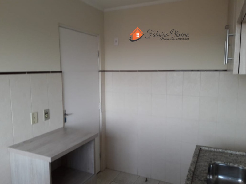 Apartamento com dois dormitórios, um banheiro