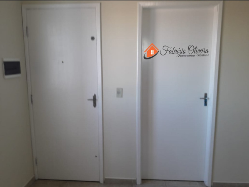 Apartamento com dois dormitórios, um banheiro