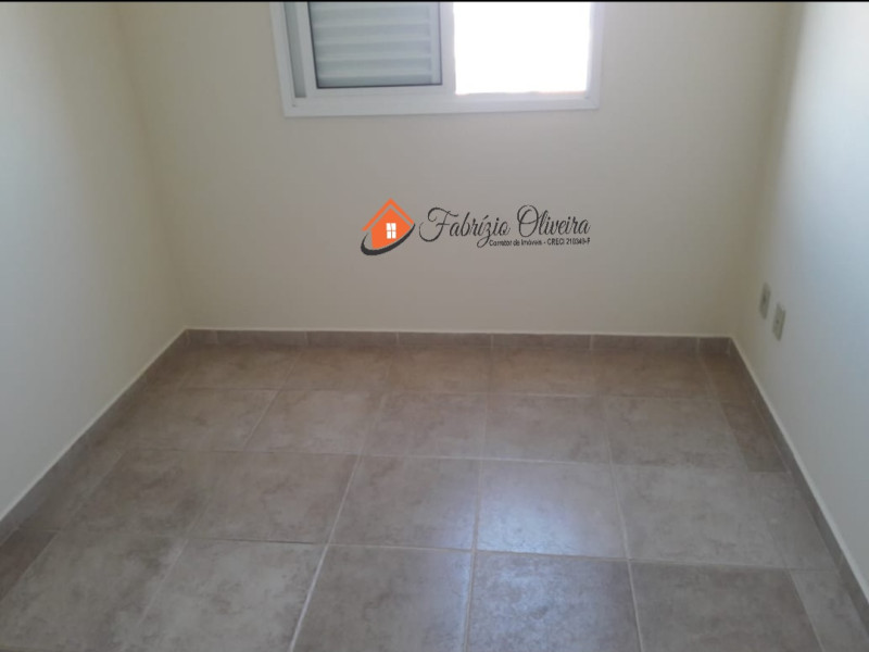 Apartamento com dois dormitórios, um banheiro