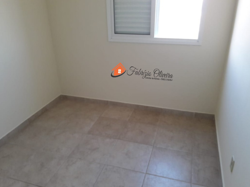 Apartamento com dois dormitórios, um banheiro