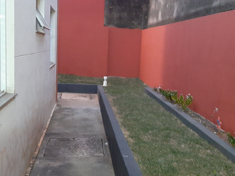 Apartamento com dois dormitórios, um banheiro