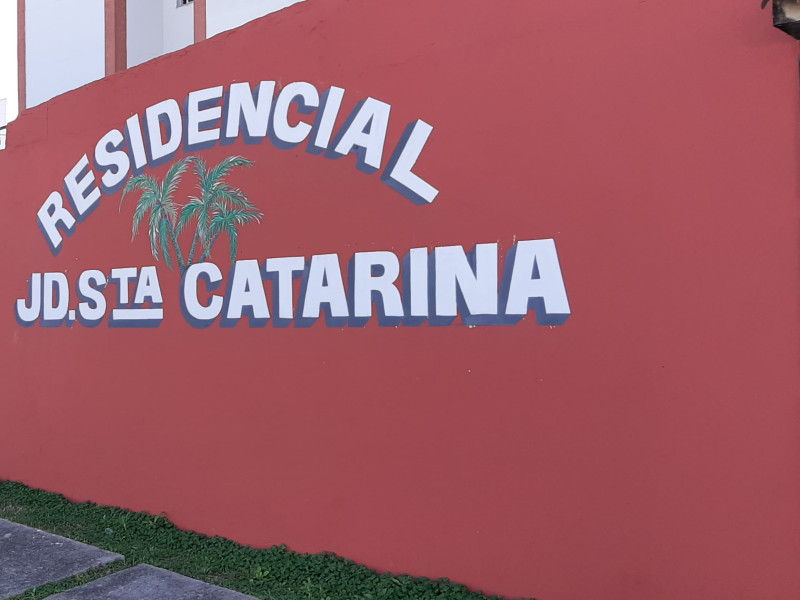 Apartamento com dois dormitórios, um banheiro