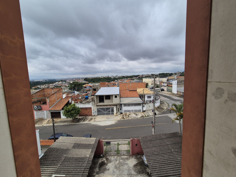 Apartamento com dois dormitórios, um banheiro