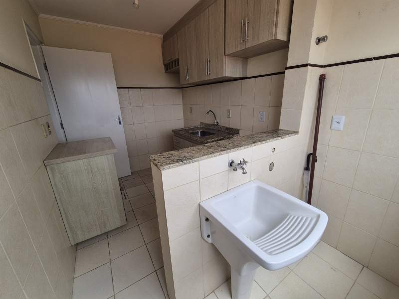 Apartamento com dois dormitórios, um banheiro