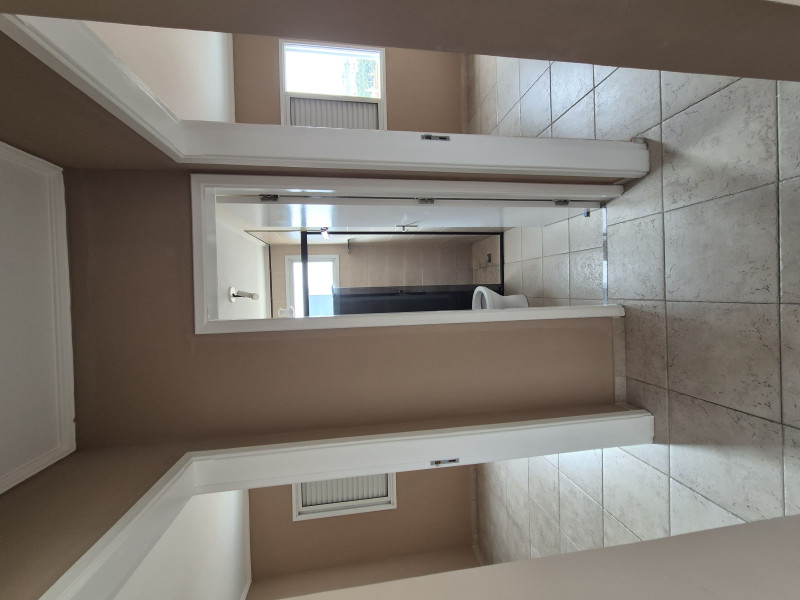 Apartamento com dois dormitórios, um banheiro