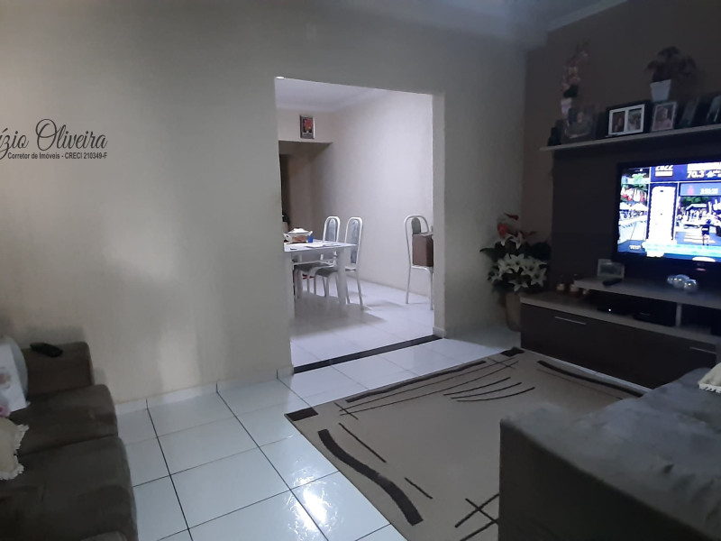   casa ( ALUGADA )  com dois dormitórios , dois banheiros