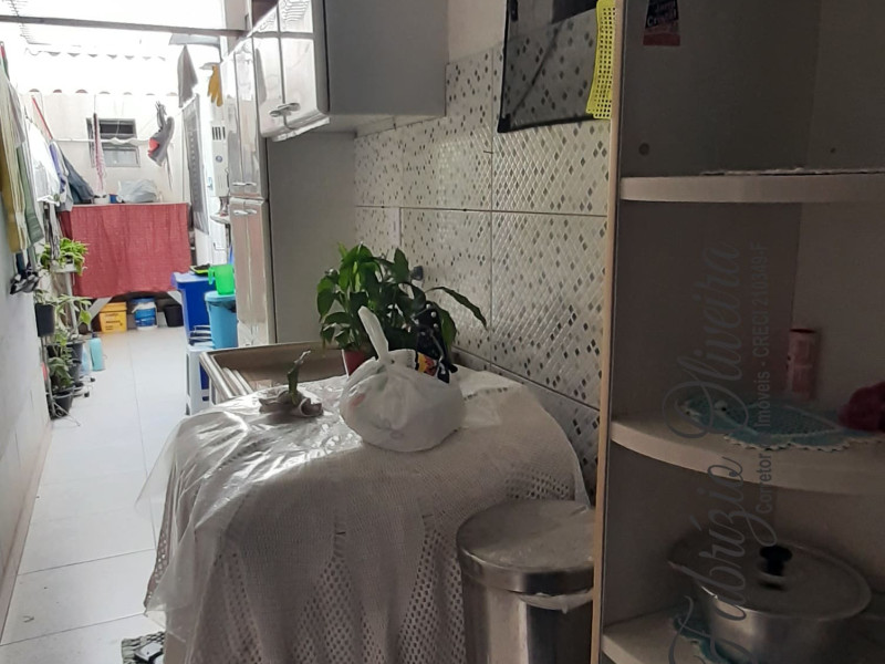   casa ( ALUGADA )  com dois dormitórios , dois banheiros