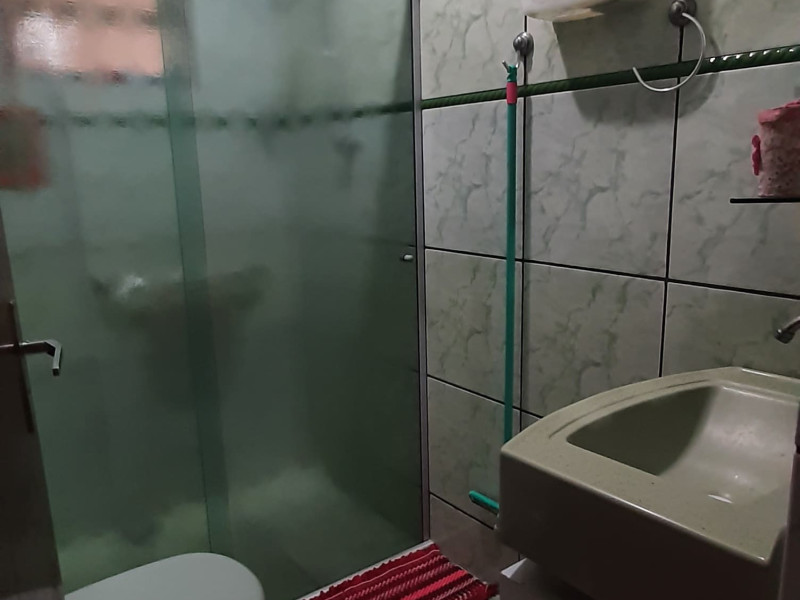   casa ( ALUGADA )  com dois dormitórios , dois banheiros