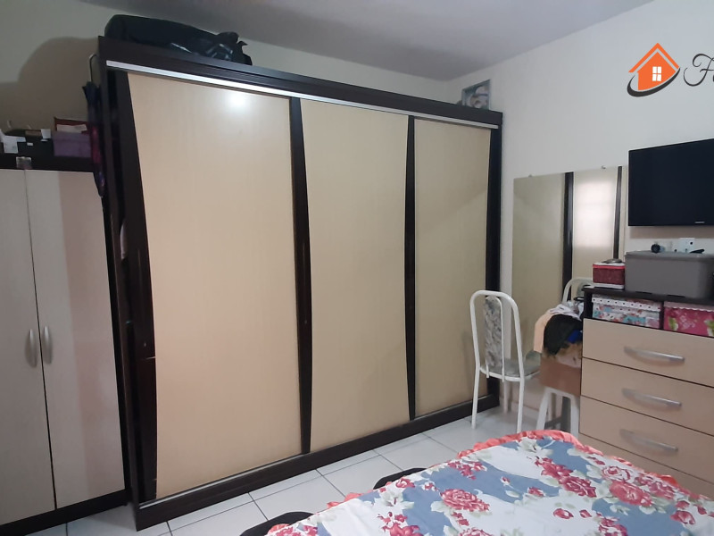   casa ( ALUGADA )  com dois dormitórios , dois banheiros