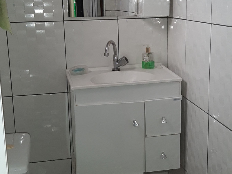   casa ( ALUGADA )  com dois dormitórios , dois banheiros