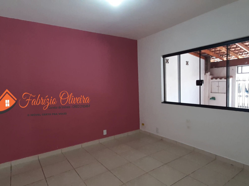 Casa (ALUGADA) com três dormitórios sendo um com suíte