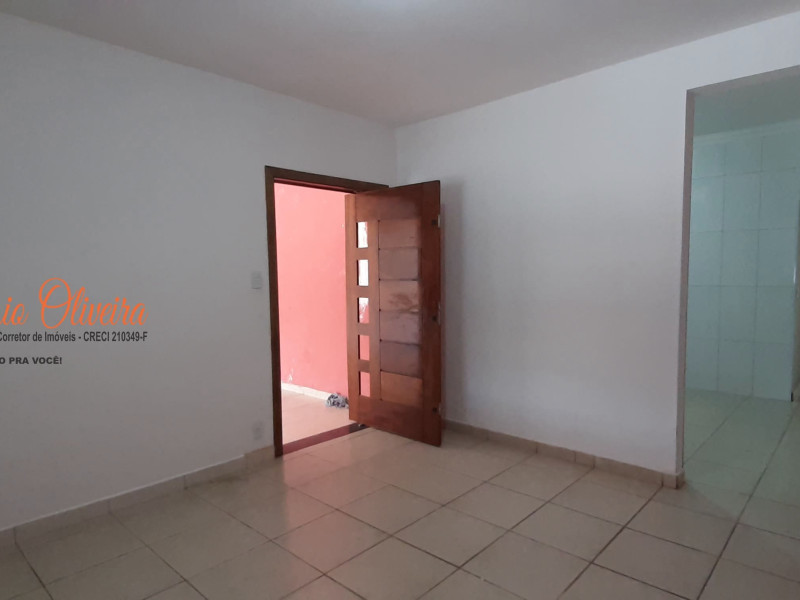 Casa (ALUGADA) com três dormitórios sendo um com suíte